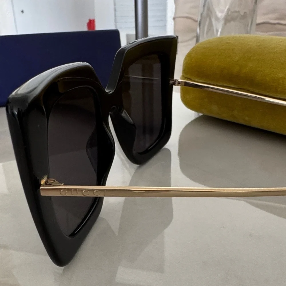 Gucci Black Oversized Sunglasses - Picture 4 of 5